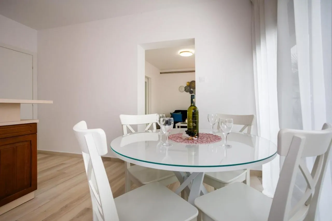 Apartment Valerija Malinska