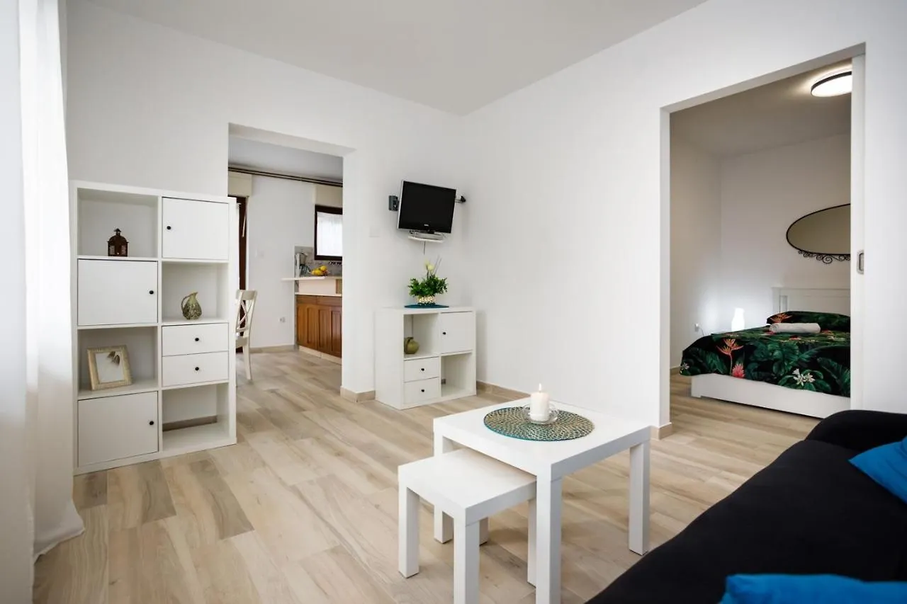 Apartment Valerija Malinska 0*,  Croatia